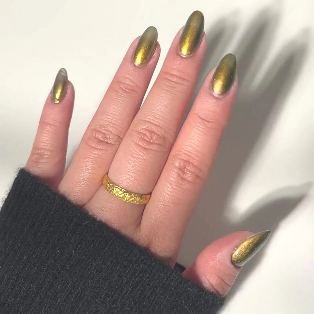 Golden - Shade Shift Metallic Nail Powder - Image 3